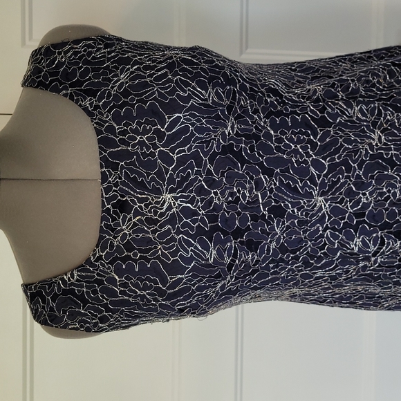 Lace sheath dress with removable shawl size 10P - Picture 7 of 9